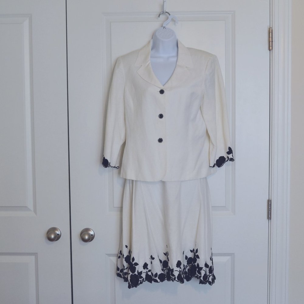 Le Suit 2 Piece Suit, Off White, Size 8
